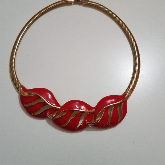 Vintage Abstract Enamel Red Leaf Goldtone Necklace - Picture 4 of 4